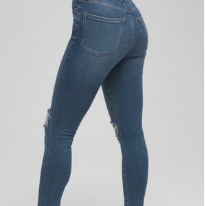 Good Waist Crop Raw Edge Skinny Jeans GWCRE941T Blue533 Size 2/ 26 Inseam 26”